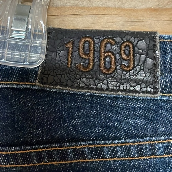 GAP 1969 size 10 Average Dark Wash Cut-off/ Cuffed High-rise 6”-8” Denim Shorts - Picture 8 of 12